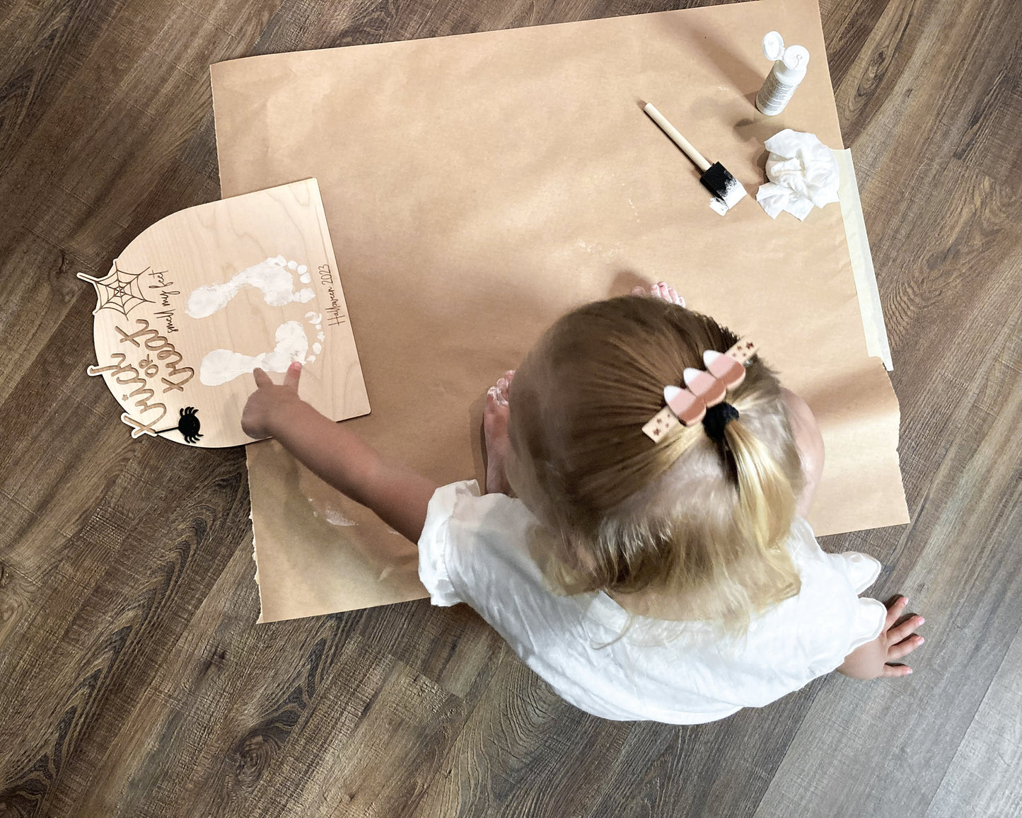 DIY Halloween Footprint Sign
