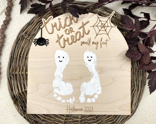 DIY Halloween Footprint Sign